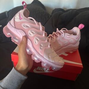 Pink Nike Vapor max